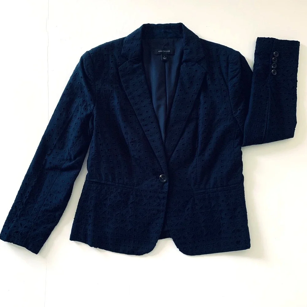 Ann Taylor Navy Blue Cotton Eyelet Single Breasted Blazer Womens sz 2 - Picture 1 of 7